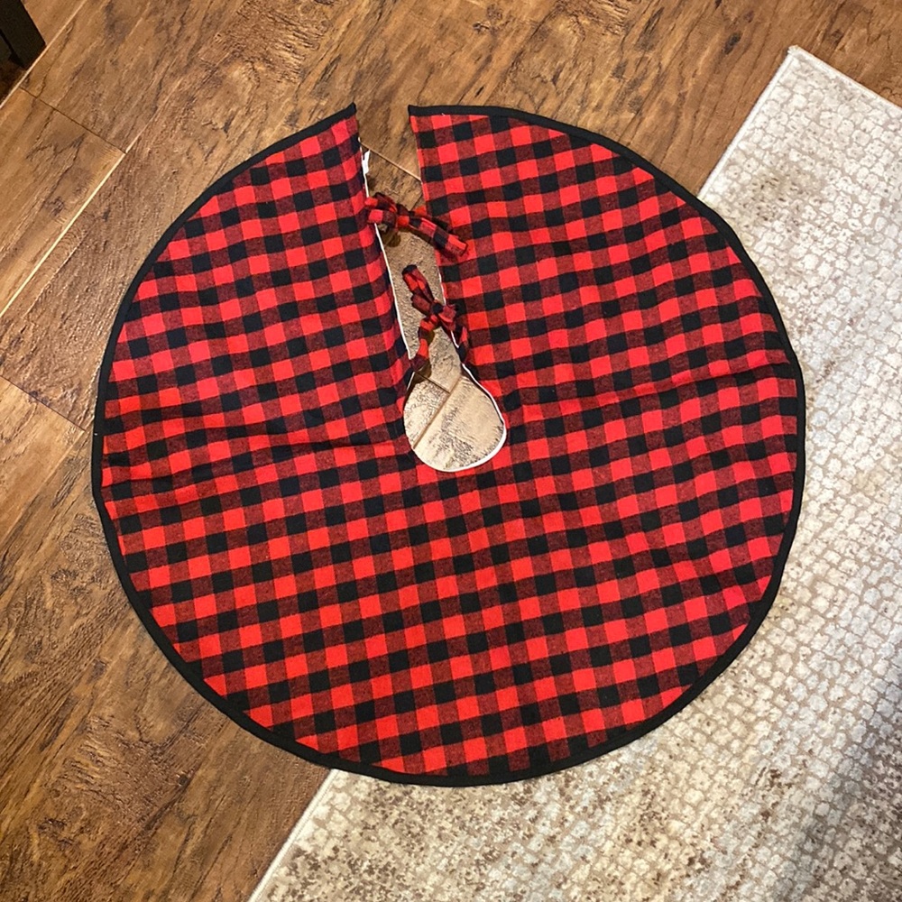 Target reversible 30” tree skirt